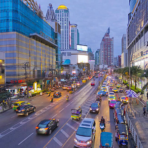 Phietchaburi Road Bangkokissa (nelikuva)