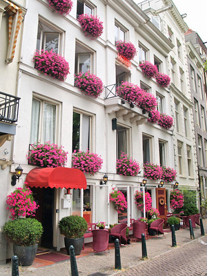 Hotellin julkisivu Amsterdamissa