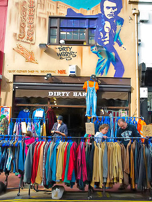 Kytettyjen vaatteiden kauppa North Lane -kadulla