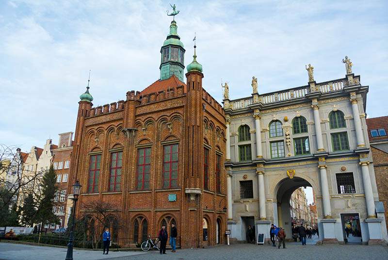 Targ Weglowyn portteihin lukeutuu mys Złota Brama eli kultainen portti.