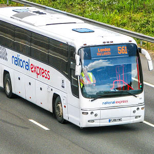 National Express -bussi matkalla Lontooseen