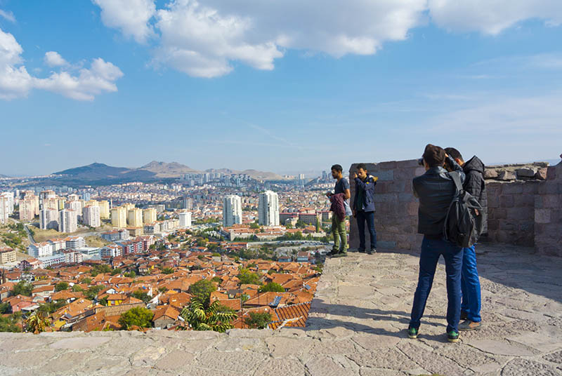 Huikeat nkymt Ankara kalesin muureilta kaupunkiin
