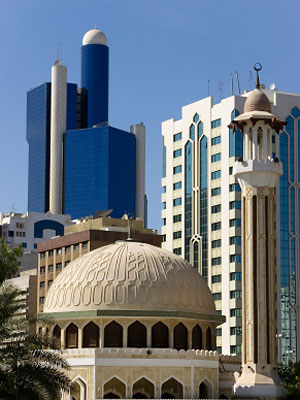 Moskeija ja moderni rakennus