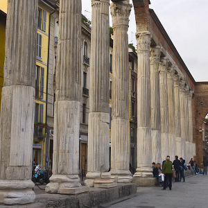 San Lorenzo -pylvt, Piazza Vetra