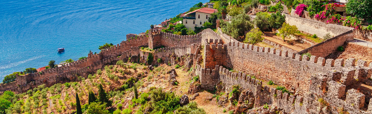 Alanya Kalesi -linnakkeen muureja