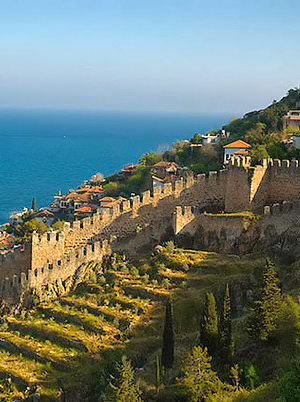 Alanya Kalesi -linnakkeen muureja