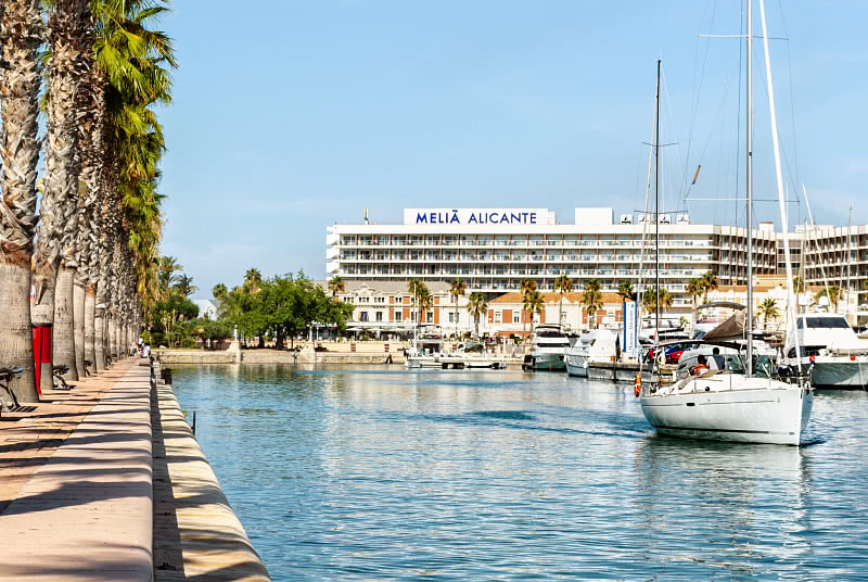Melia-hotelli Alicanten satama-alueilla