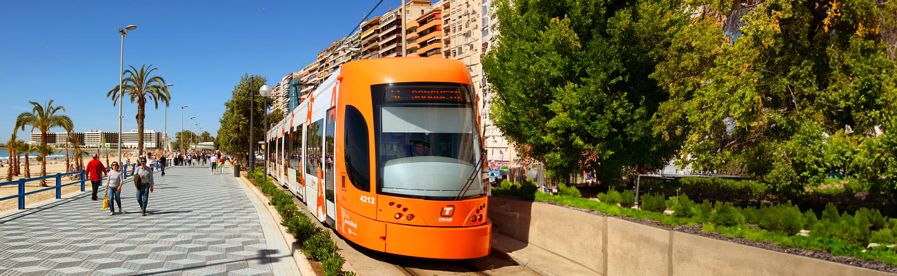 Raitiovaunu Alicanten rantaviivalla