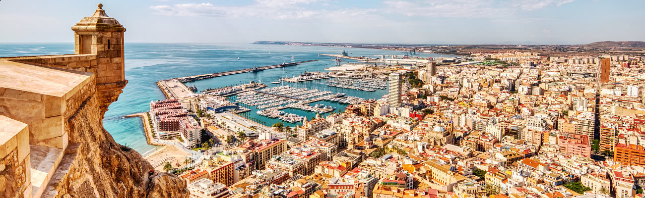 Alicante nähtynä ylhäältä Santa Barbaran linnoitukselta