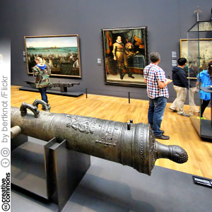 Näyttelyesineitä Rijksmuseumissa (CC License: Attribution-ShareAlike 2.0 Generic)
