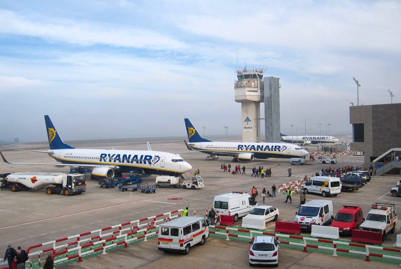 Ryanairin lentokoneita Gironan lentoasemalla (CC License: Attribution 2.0 Generic)