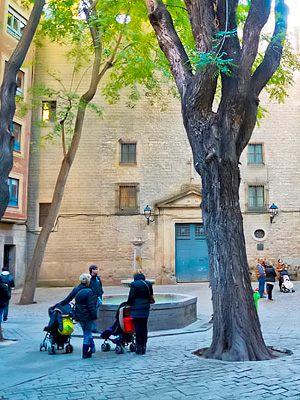 Lapsia Placa de Sant Felip Ner -aukiolla