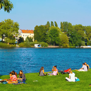 Treptower Park ja Spreejoki