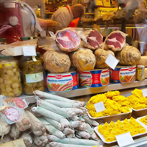 Gourmet -kauppa Via Caprarie-kadulla