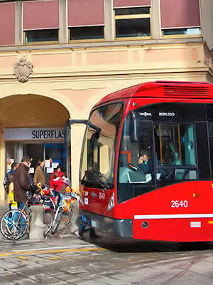 bussi Piazza di Porta Ravegnana-aukiolla