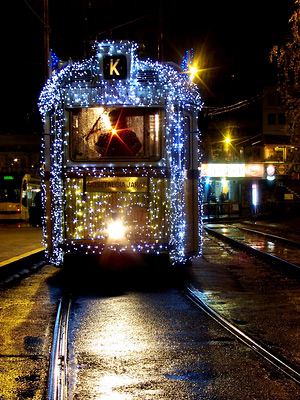 Raitiovaunu jouluvaloissa