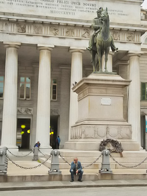 Teatro Carlo Felice, Piazza de Ferrari