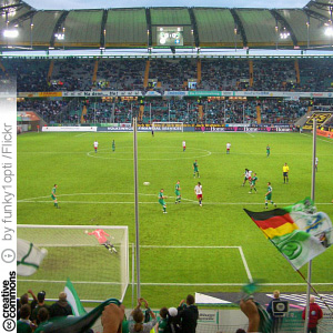 HSV pelaa jalkapalloa (CC License: Attribution 2.0 Generic)
