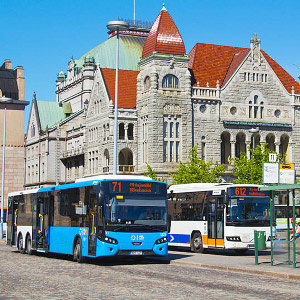 Rautatientorin bussipyskkej