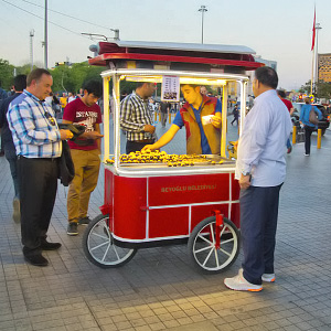 Pähkinäkoju Taksim-aukiolla