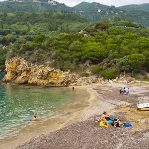 Agios Petros, ranta