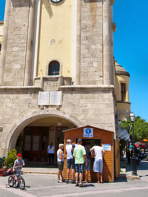 Turisti-info Eleftherias-aukiolla