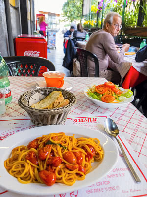 Spagettia ravintolassa Italiassa