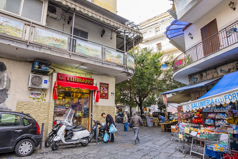 Ostospaikkoja Napolissa, Italiassa