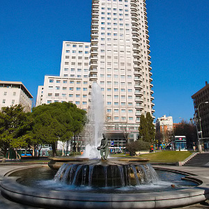 Torre de Madrid, Plaza de Espana