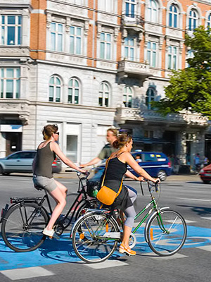 Polkupyöräilijöitä Malmössä