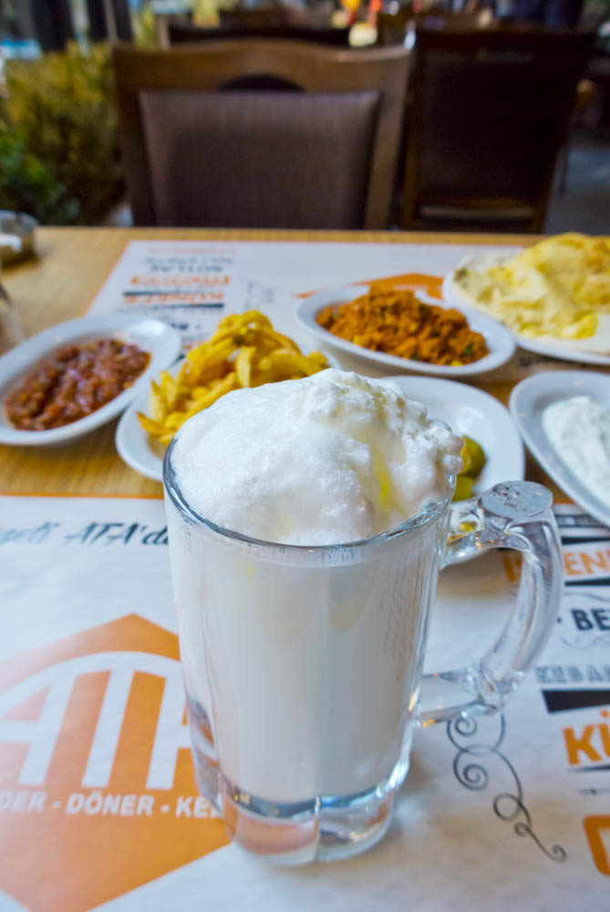 ayran-juomaa