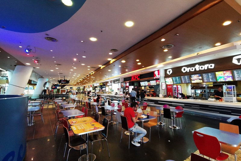 Băneasa Shopping Cityn food court Bukarestissa