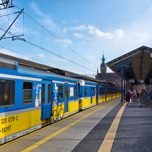 Juna Gdyniaan Gdanskin päärautatieasemalla