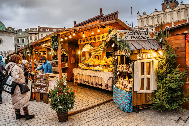 Krakovan joulumarkkinat Rynek Glowny -aukiolla