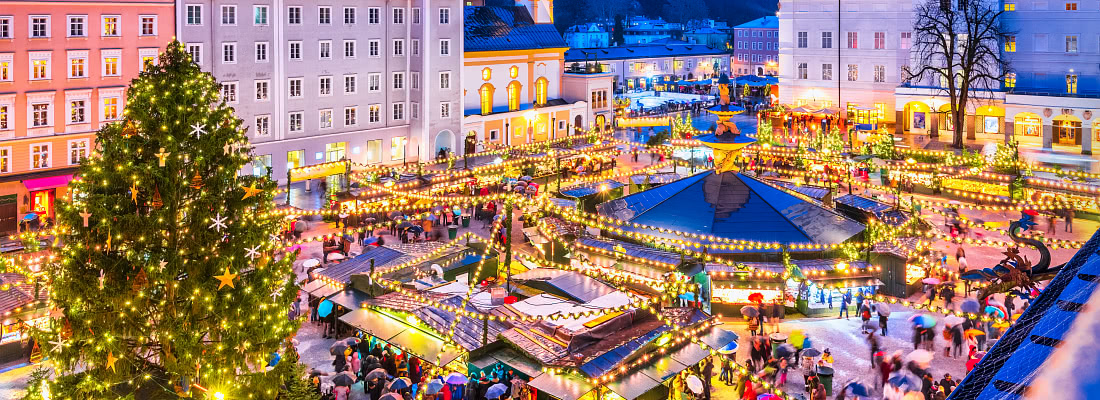 Ilmakuva joulumarkkinoista Itävallassa