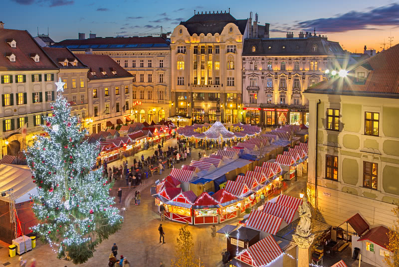 Bratislavan joulumarkkinat kaupungin pääaukiolla