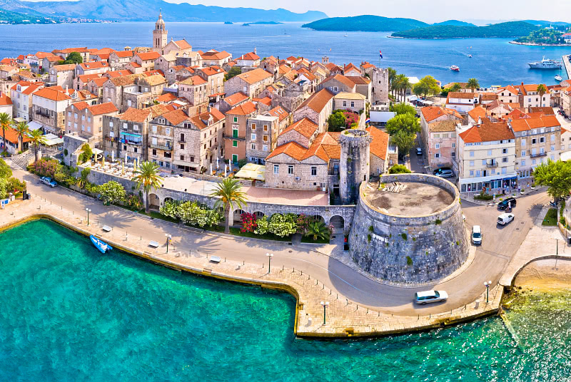 Korčulan kaupunki, ilmakuva (täyskuva)