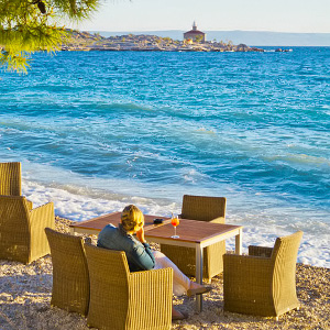 Terassi Plaza Donja Luka -rannalla