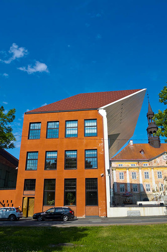 Yliopiston päärakennus Narvassa