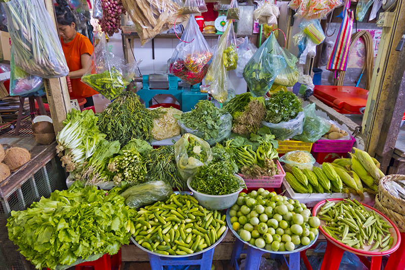 Phsar Tuol Tom Pong, engl. Russian market