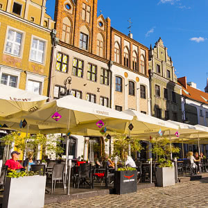 Ravintolan terassi Stary Rynek -aukiolla