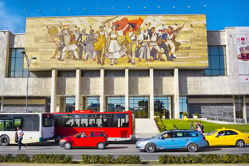 Kansallismuseo ja Albania-mosaiikki