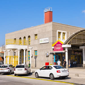 Takseja Zadarin linja-autoasemalla