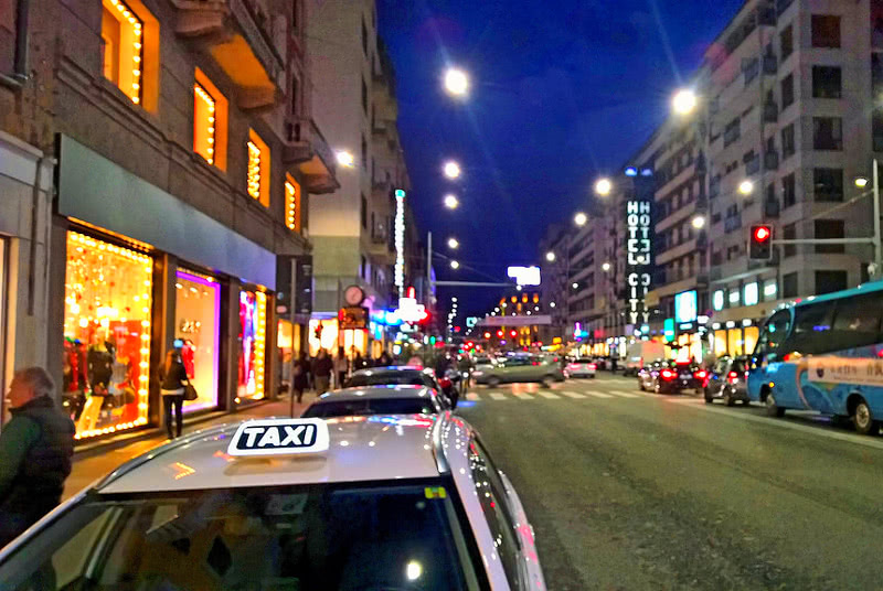 Taksi, Corso Buenos Aires (CC License: Attribution 2.0 Generic)