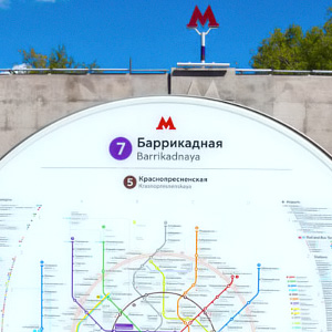 Metrokartta metroaseman ulkopuolella