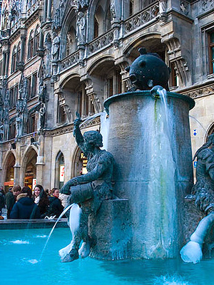 Fischbrunnen, Marienplatz