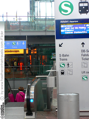 S-Bahn lentoasemalle (CC License: Attribution 2.0 Generic)