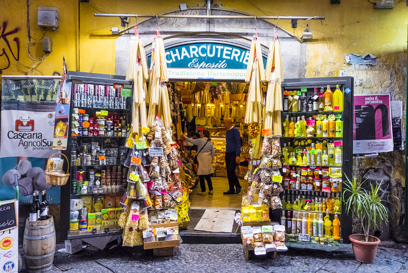 Herkkukauppa Napolissa