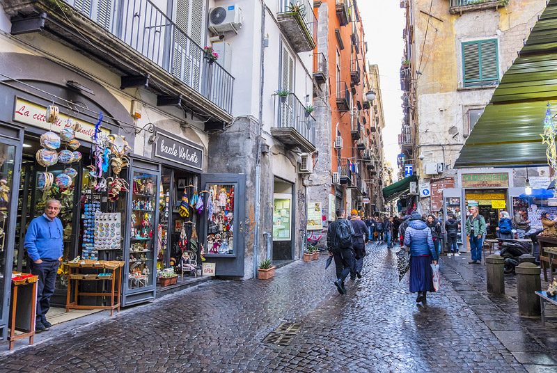 Spaccanapoli, Centro storico