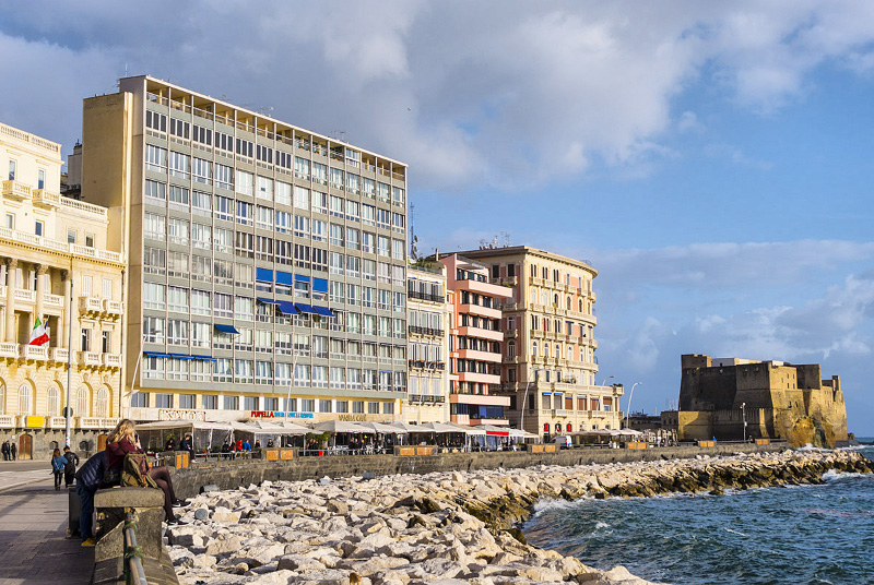 Castel dell'Ovo, Lungomare